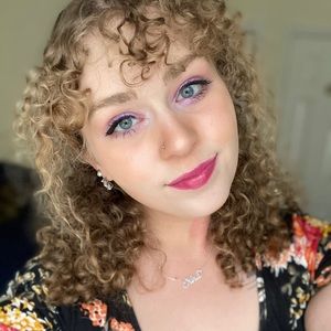 Meet your Posher, Kira